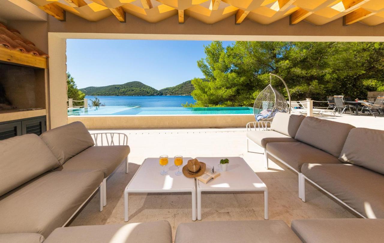 Beachfront Villa Brulupes In Secluded Bay Konstari Kültér fotó