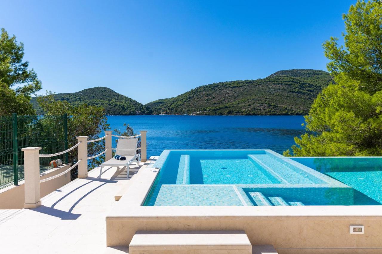 Beachfront Villa Brulupes In Secluded Bay Konstari Kültér fotó