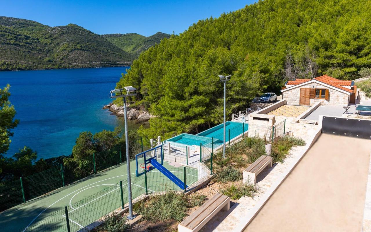 Beachfront Villa Brulupes In Secluded Bay Konstari Kültér fotó