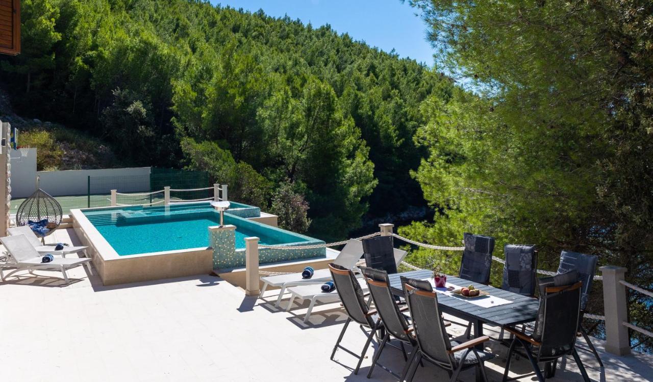 Beachfront Villa Brulupes In Secluded Bay Konstari Kültér fotó
