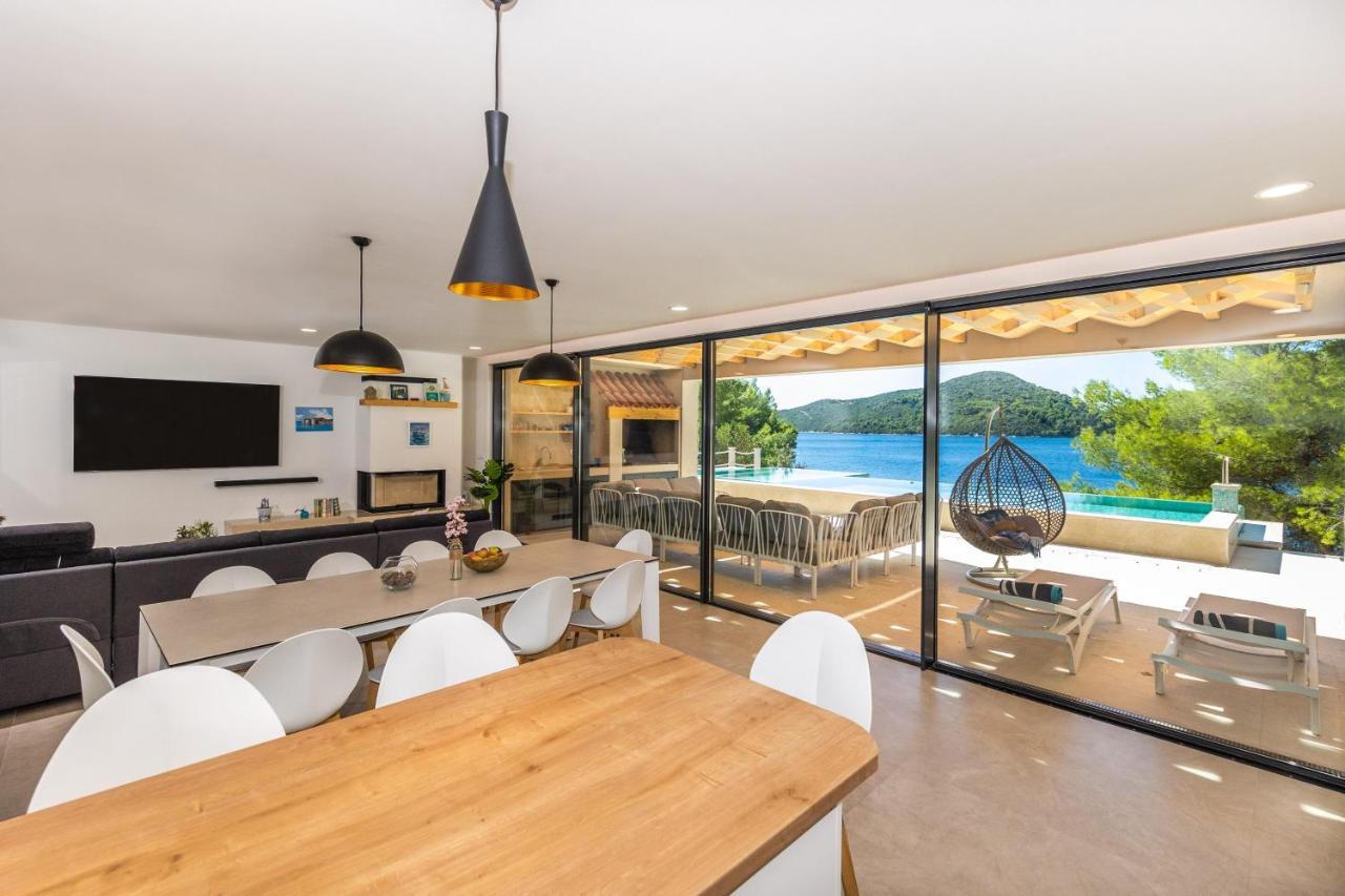 Beachfront Villa Brulupes In Secluded Bay Konstari Kültér fotó