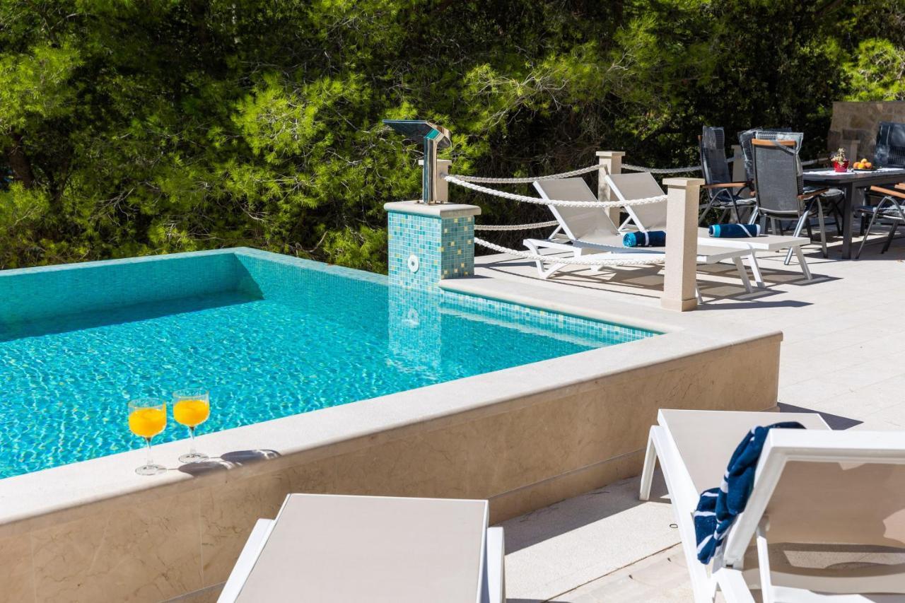 Beachfront Villa Brulupes In Secluded Bay Konstari Kültér fotó